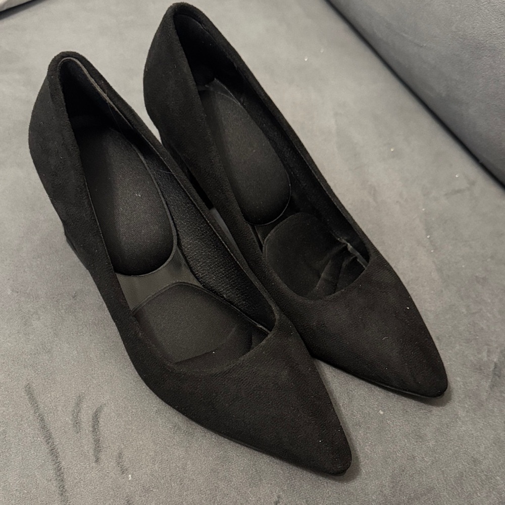 Elegant Black Women's Pumps
